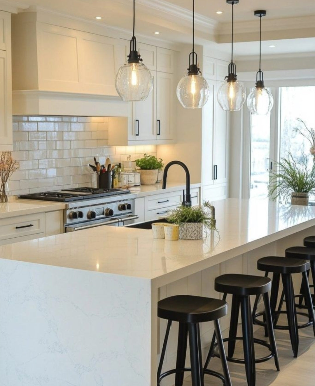 Kitchen & Dining